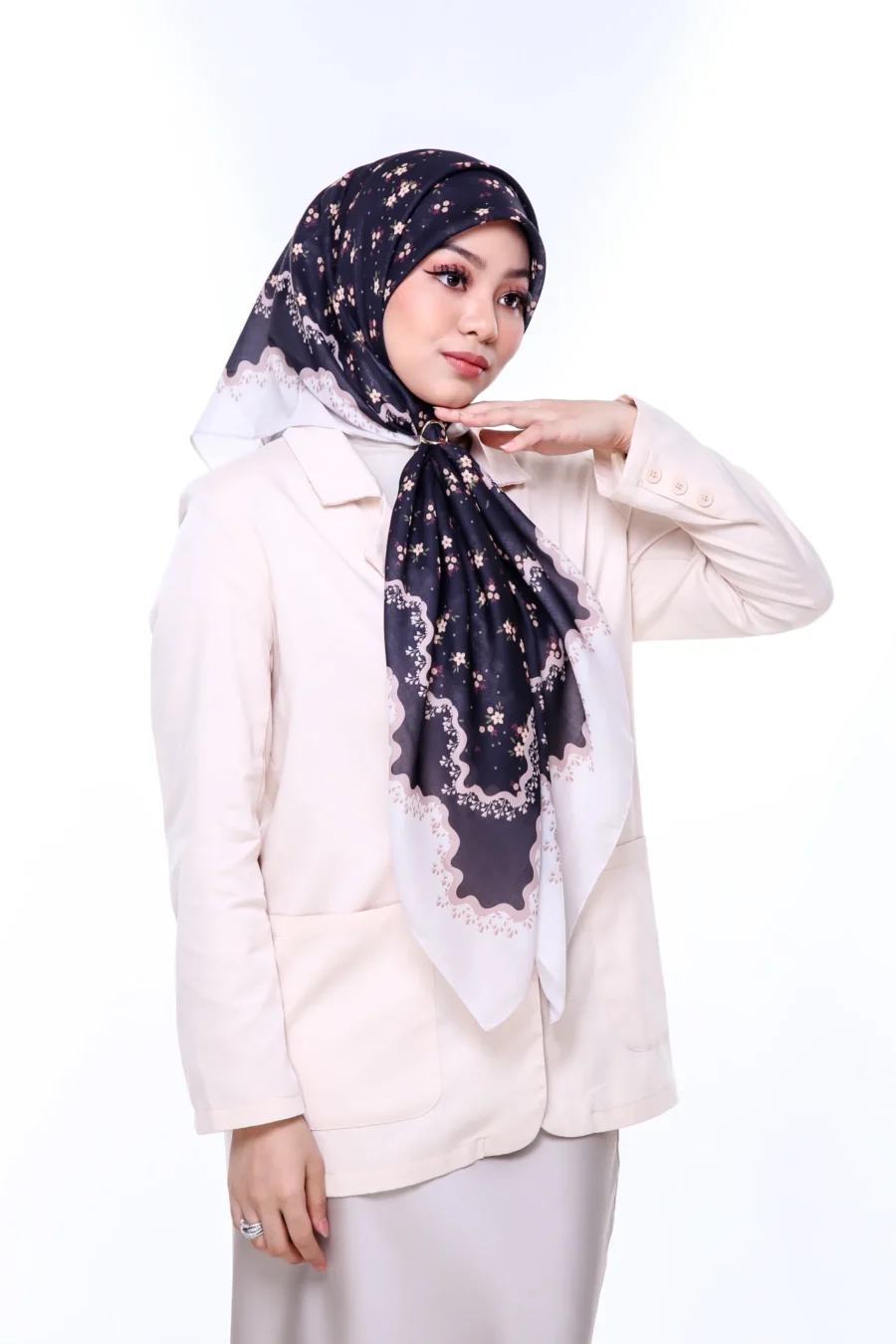 Tudung Bawal Sable 45" | Classic Black Cotton Hijab - Image 4