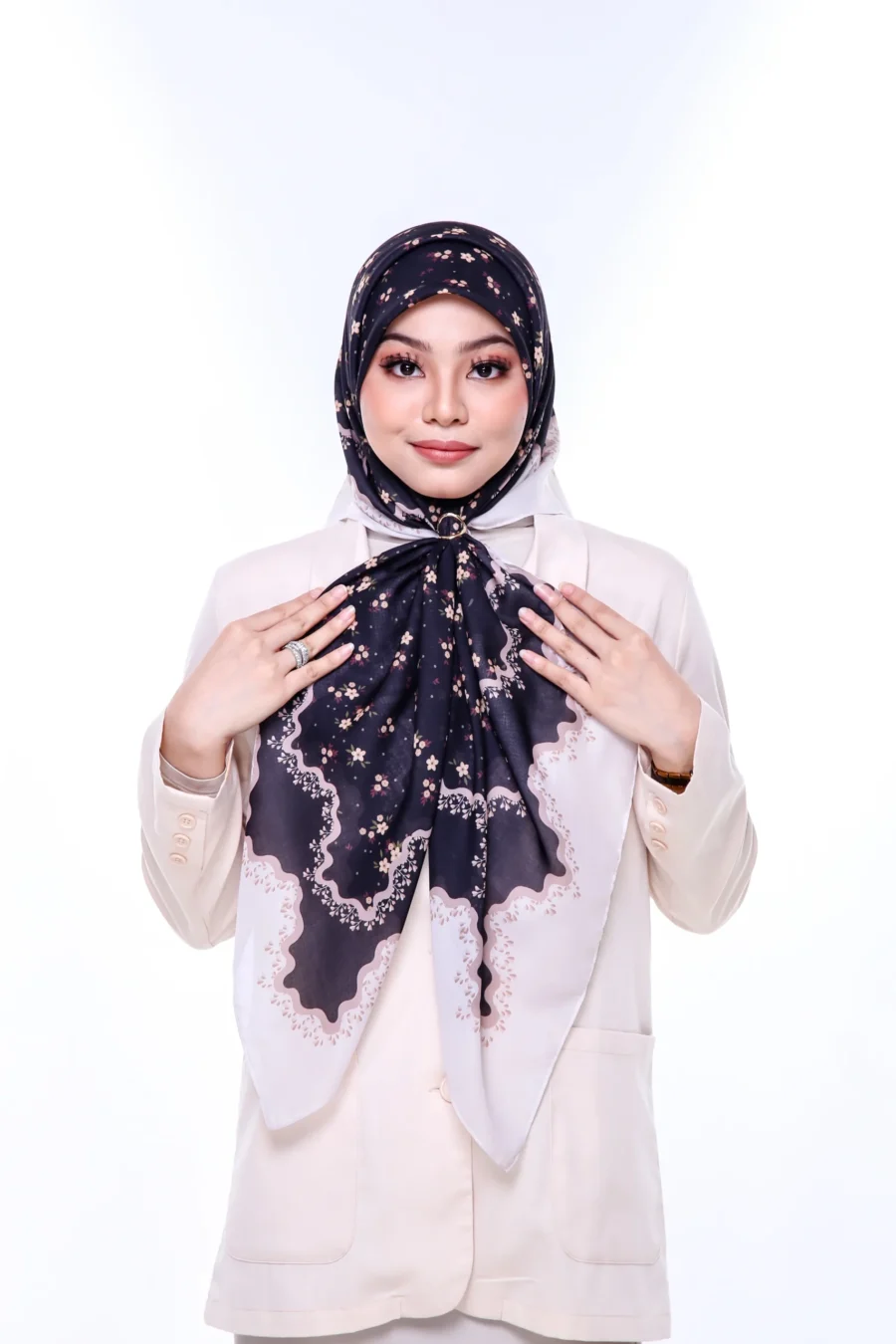 Tudung Bawal Sable 45" | Classic Black Cotton Hijab - Image 3