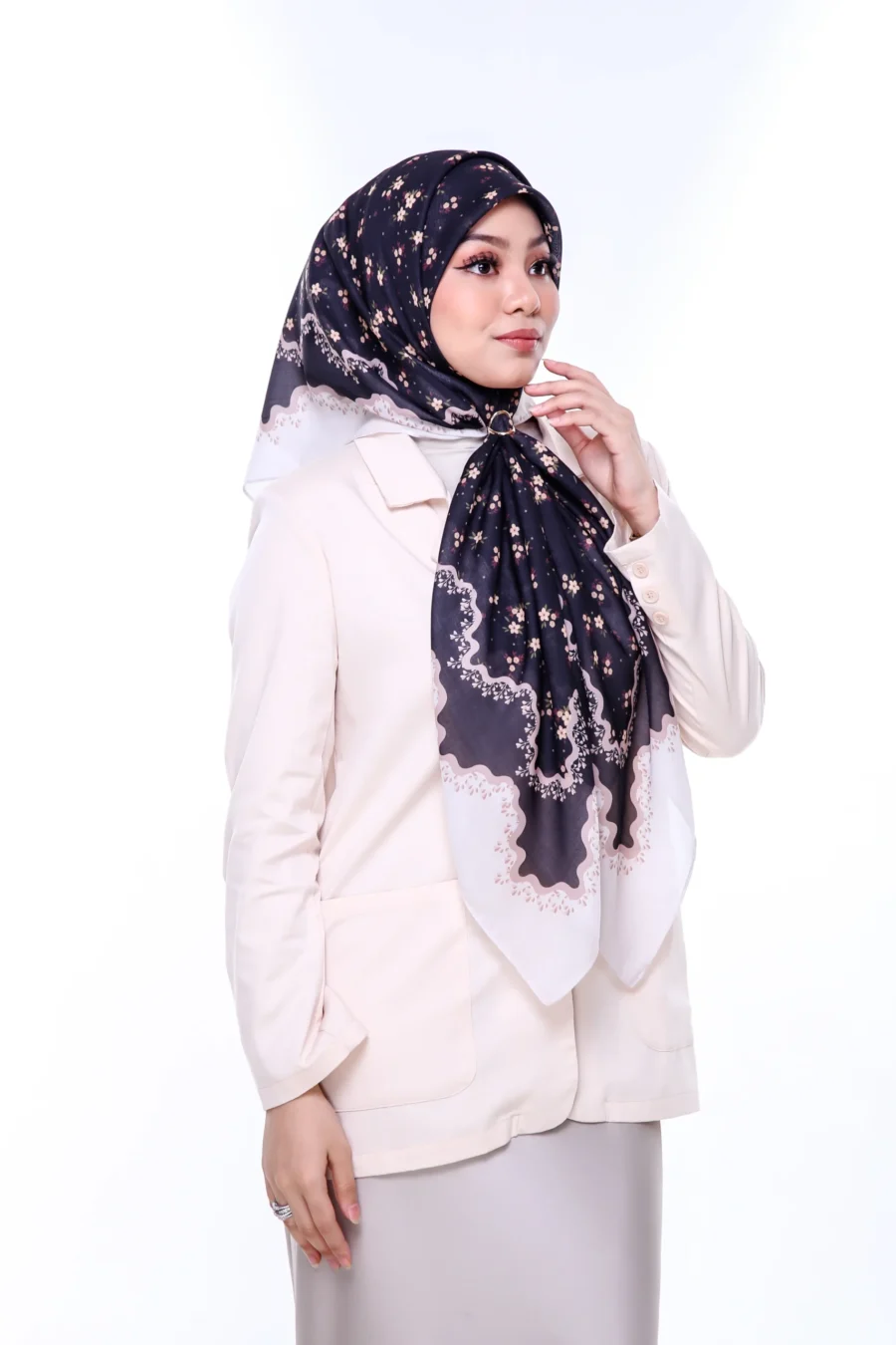Tudung Bawal Sable 45" | Classic Black Cotton Hijab - Image 2
